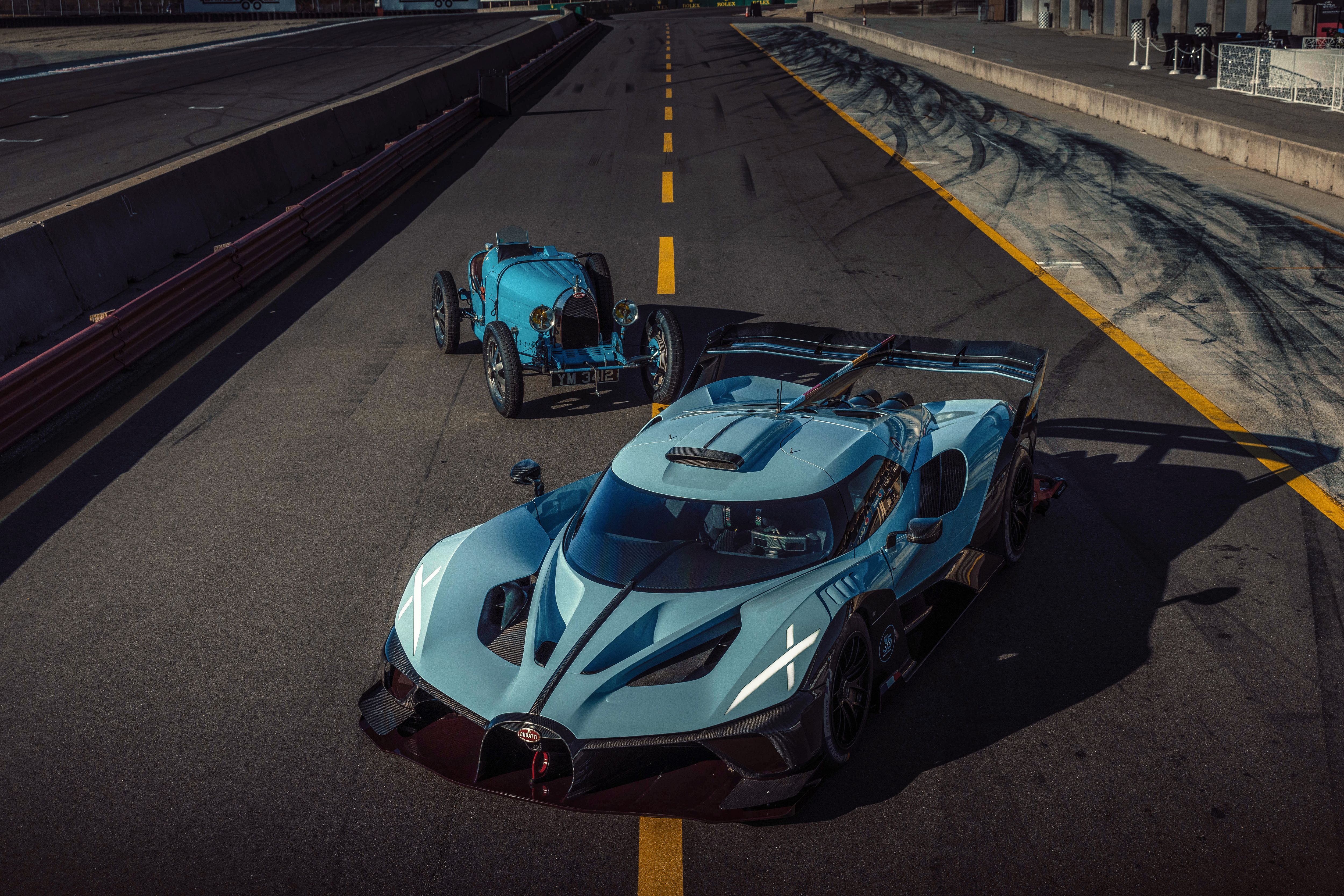A historic meeting of Bugatti trailblazers on the track – the Type 35 ...