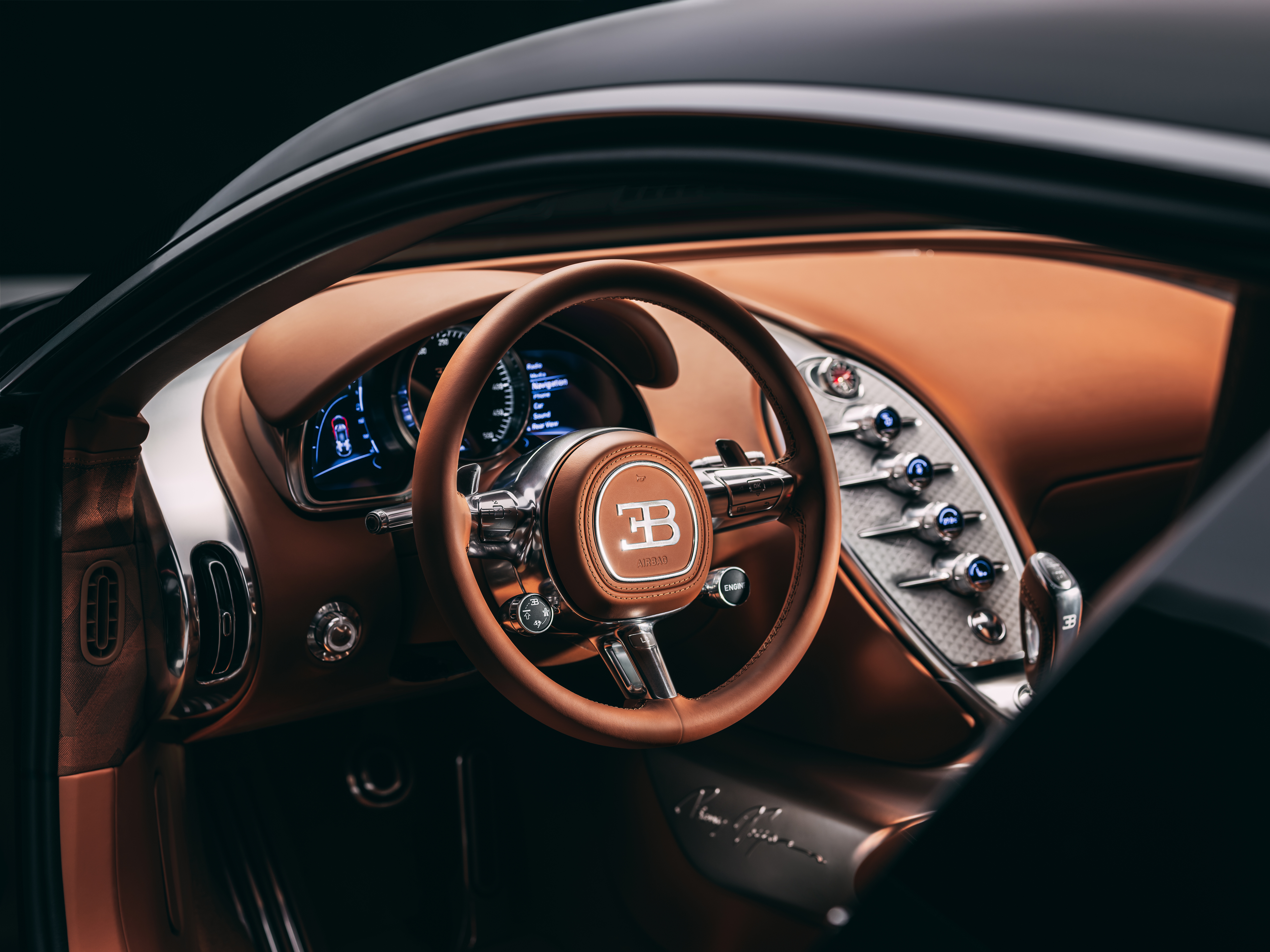 The interior of the Bugatti F.K.P. Hommage is also a modern reinterpretation of the original Bugatti Veyron interior.