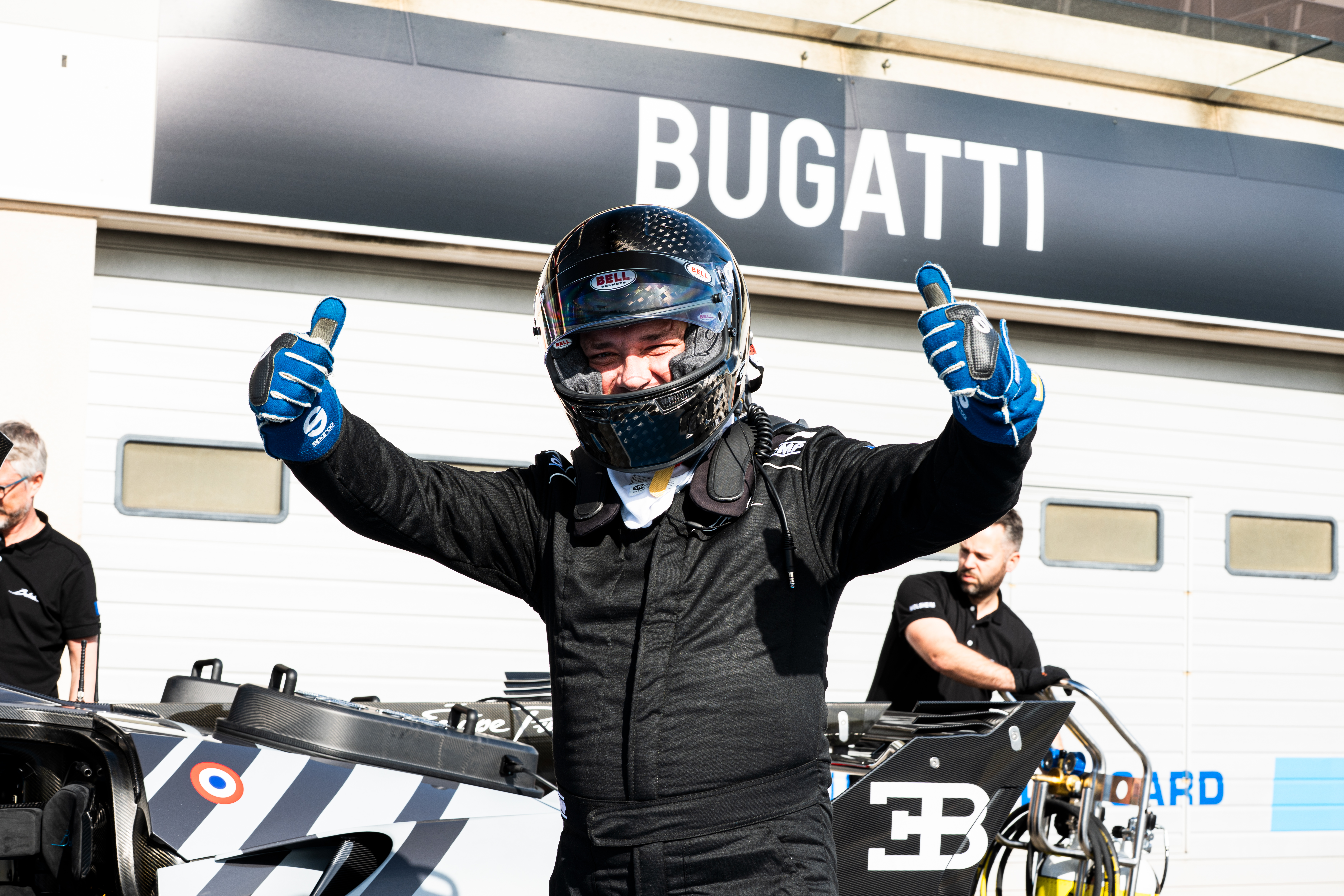 Christophe Piochon teste la Bugatti Bolide sur circuit.