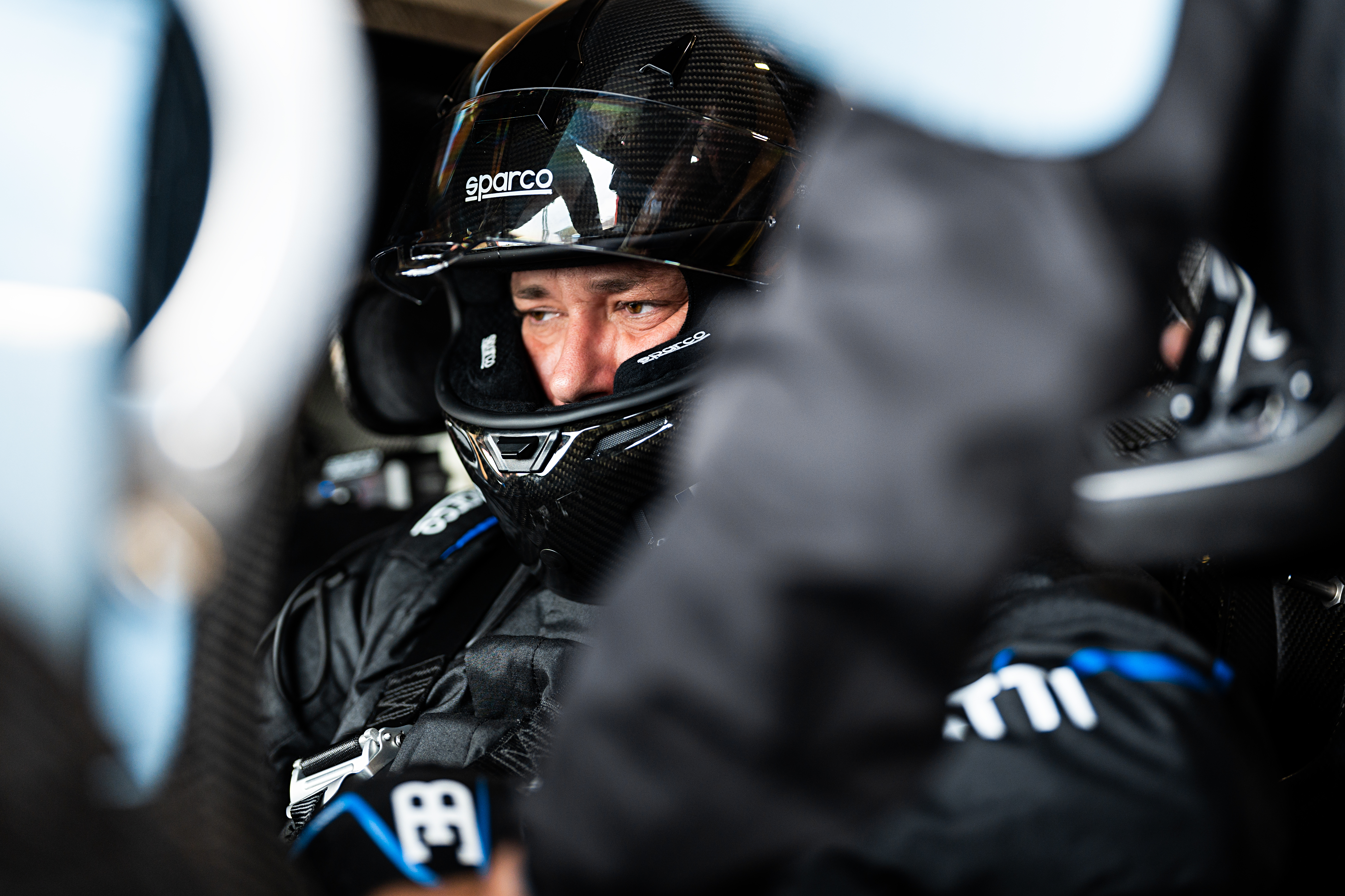Christophe Piochon teste la Bugatti Bolide sur circuit.