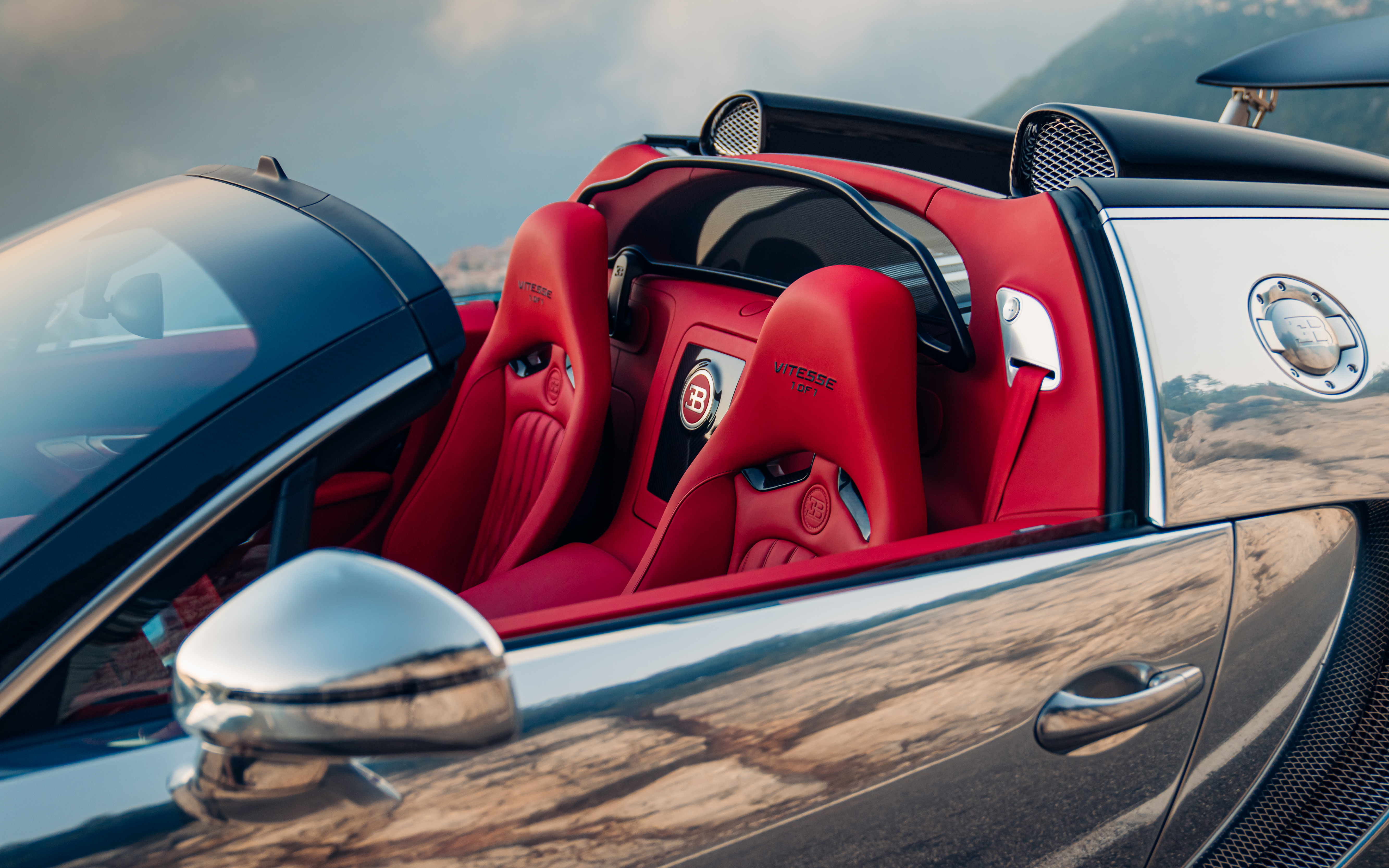 The BUGATTI VEYRON Grand Sport Vitesse sets the gleam of its polished aluminum against a ‘Carmine Red’ leather interior, offering a striking contrast.