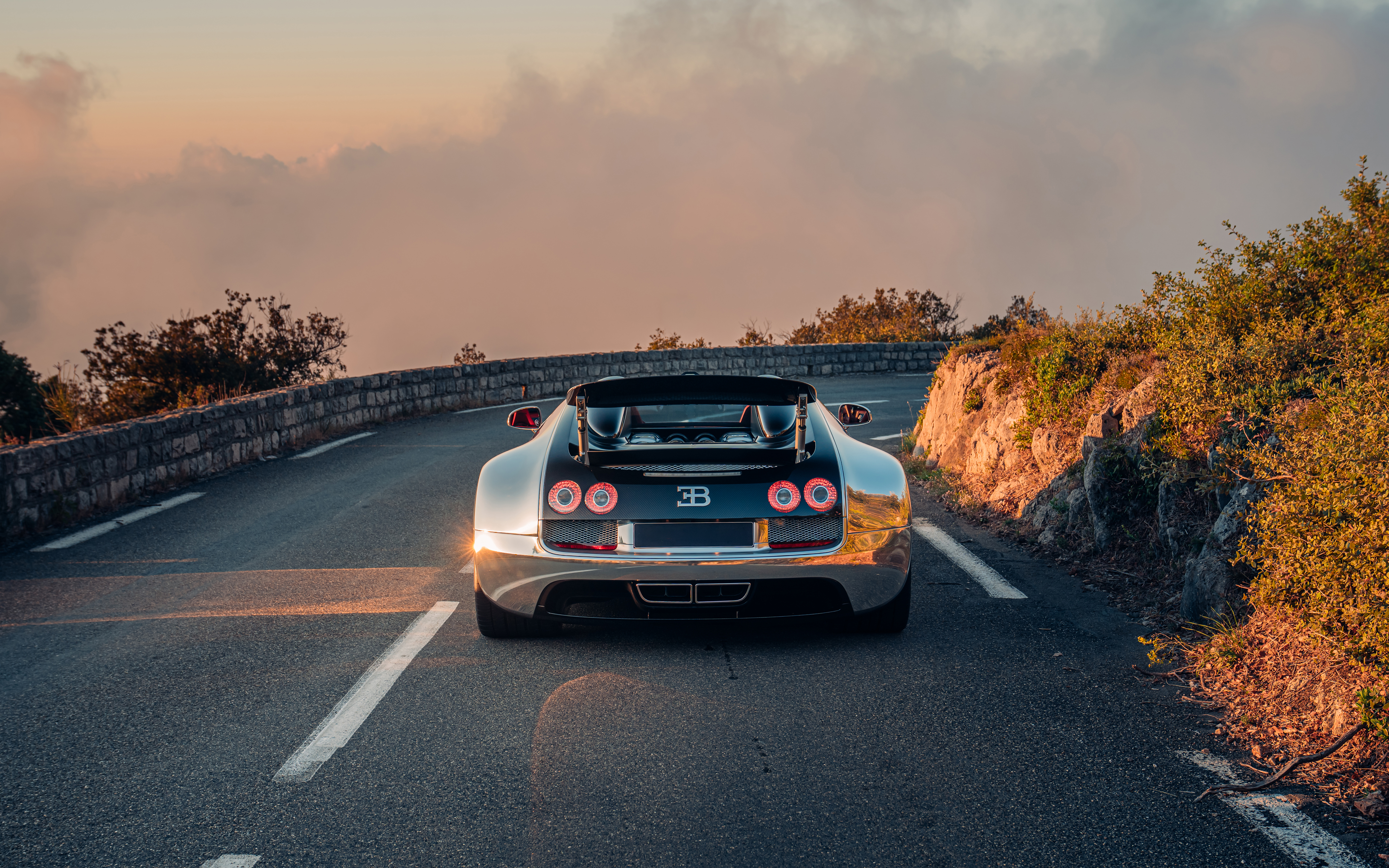 As the light shifts, the polished aluminum body of the BUGATTI VEYRON Grand Sport Vitesse reveals its every contour, transforming the hypercar into a true automotive sculpture.