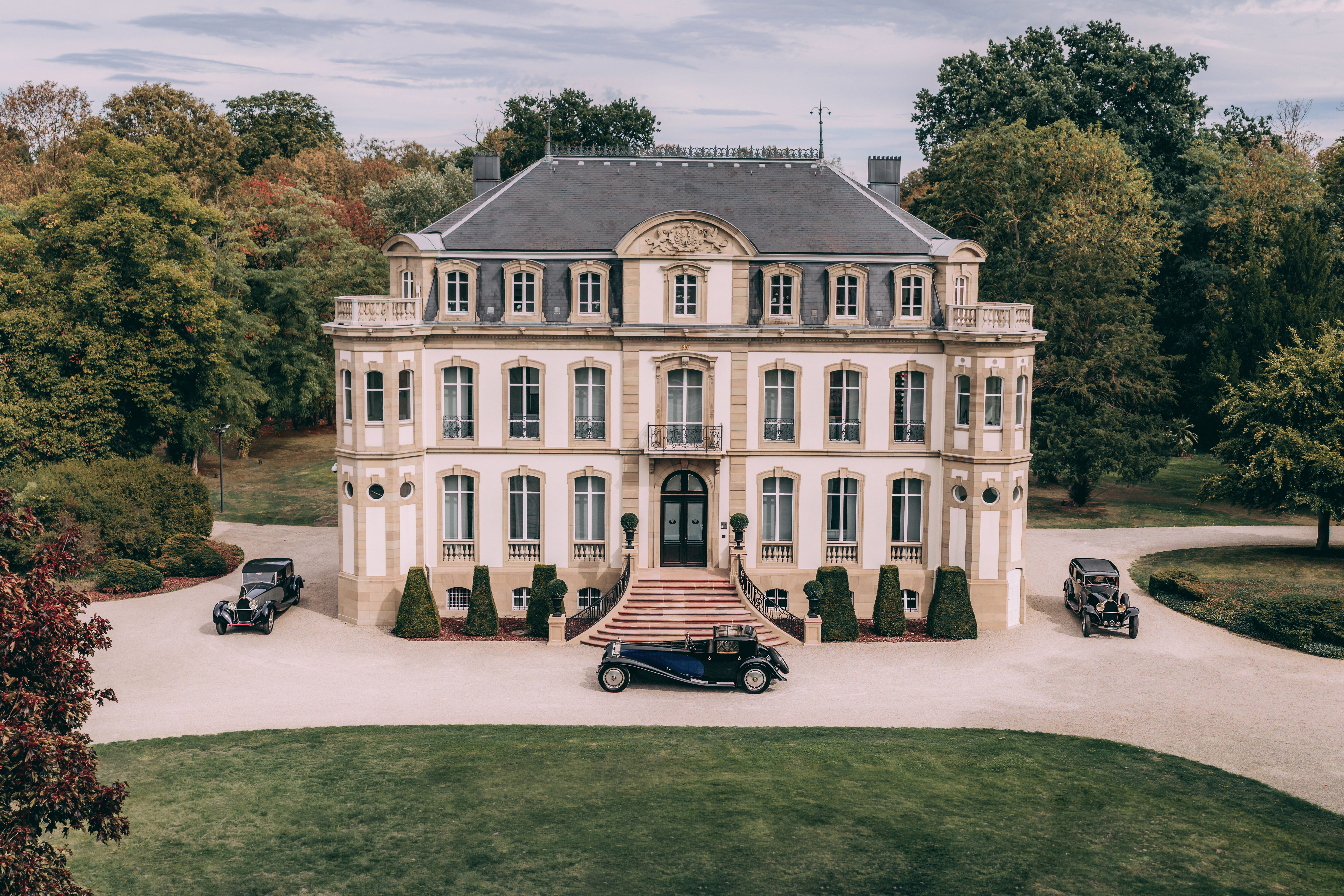 The ROYALE Coupé Napoléon, the ROYALE Binder and the ROYALE Park Ward come together in Molsheim, the home of the brand, to celebrate the centenary of the BUGATTI Type 41 ROYALE.