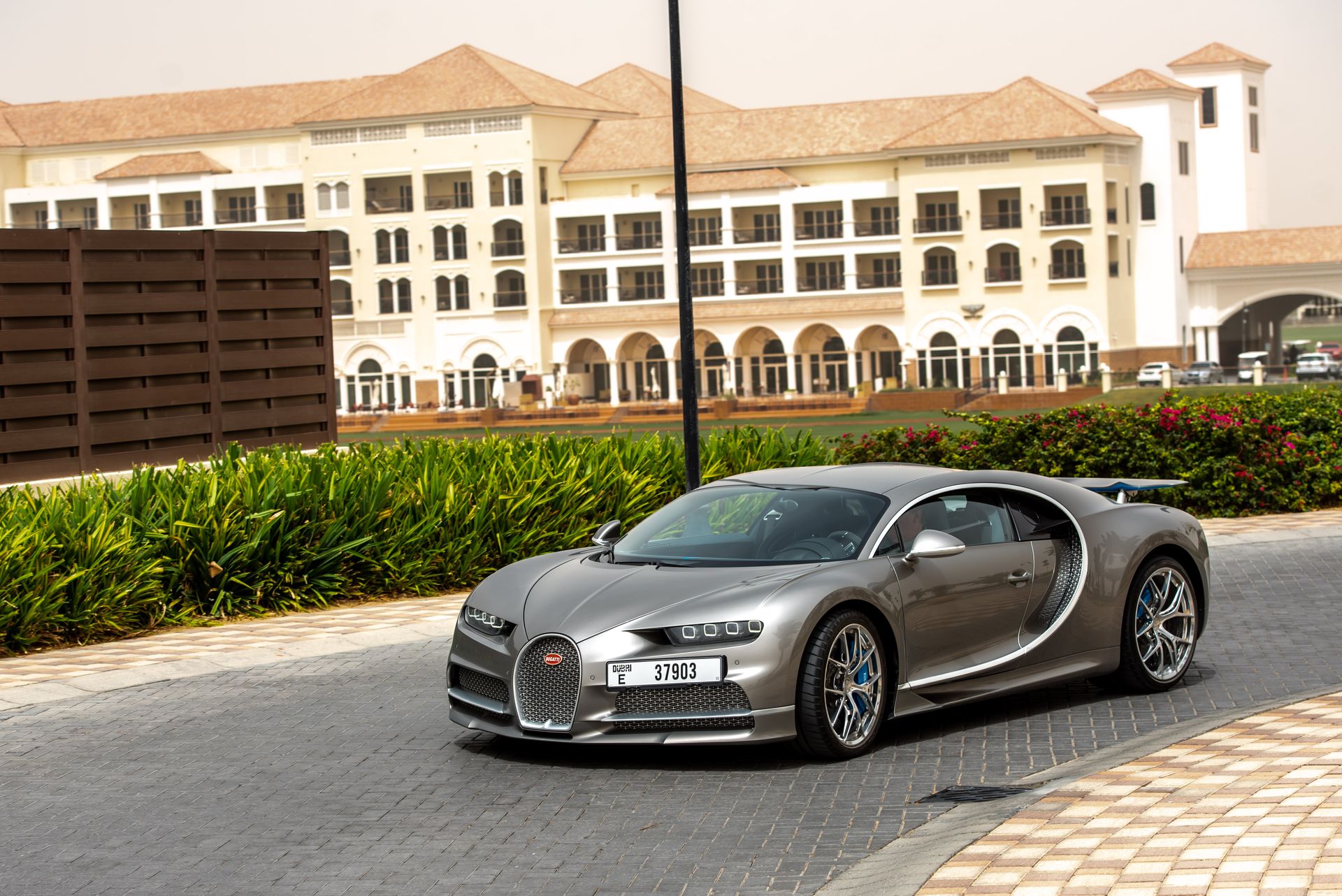 Bugatti strahlt in Dubai