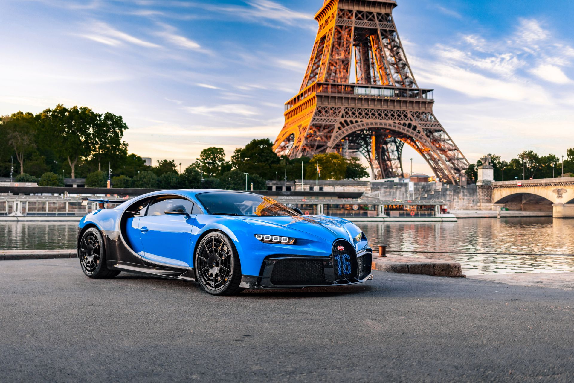 Bugatti Chiron Pur Sport on tour through the cities of Europe
